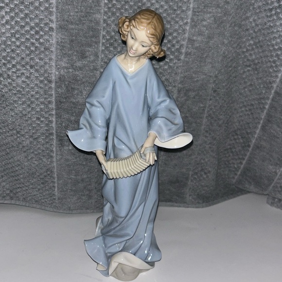 Lladro | Art | Delightful Lladrofigurine Angel With Accordion